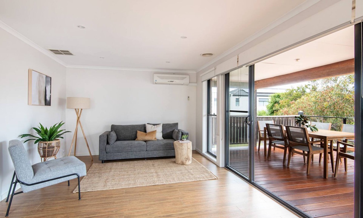 Safety Beach House | Brooklyn Beach Abode Walk to the beach