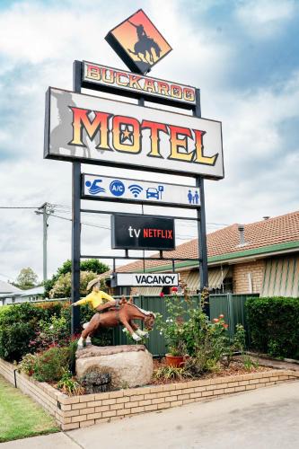 Warwick Hotel | Buckaroo Motor Inn