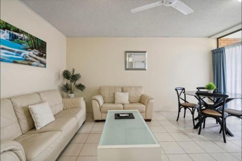 Coffs Harbour Apartment | Budget Unrenovated Beachside Resort Style Complex 222 Sandcastles