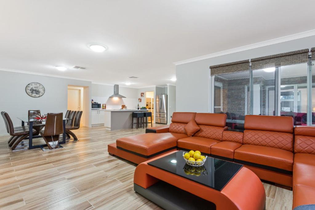 Bulla House | Bulla Villas - More Space for your Stay, Sleep 12