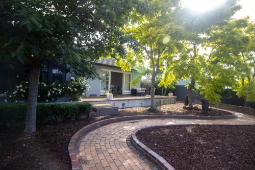 Buninyong House | Buninyong Golfside Getaway