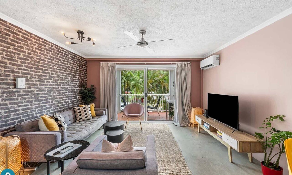 Burleigh Heads Apartment | Burleigh Beachside: Pool Parking & Beach Access