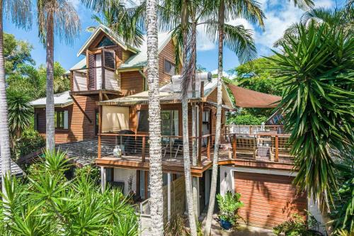 Belongil House | Byron Blisshouse - multi-home retreat with pool