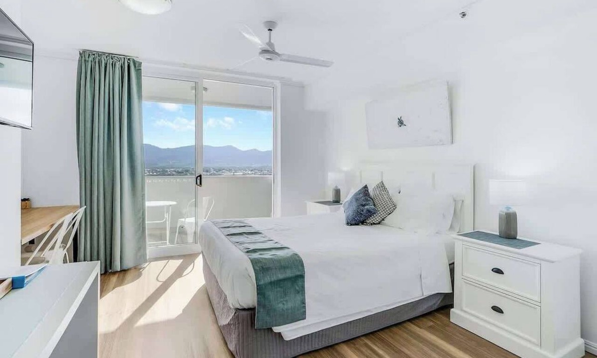 Cairns Central Business District Apartment | Cairns Central Getaway: A Sleek City Studio