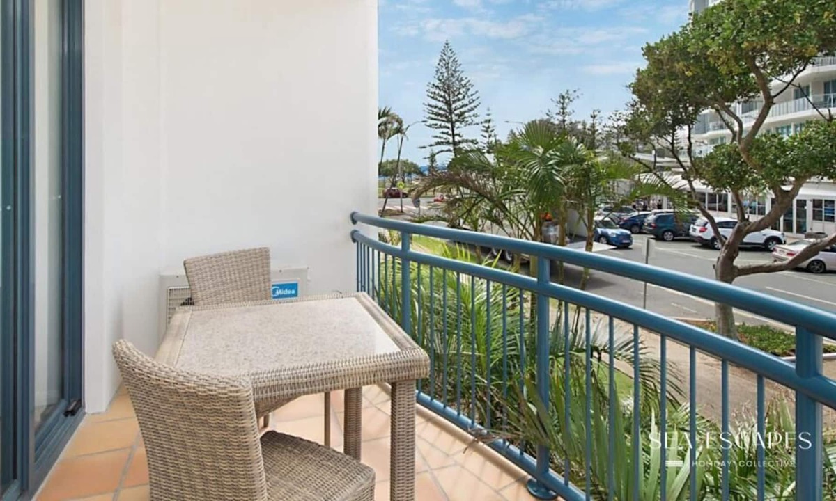 Tweed Heads Resort | CALYPSO - Classic Resort Style Apartment - Steps from the Beach!