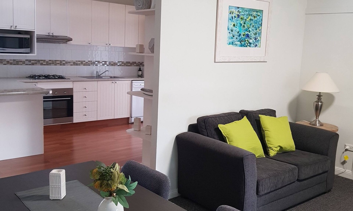 Queanbeyan Hotel | Canberra Ave Villas