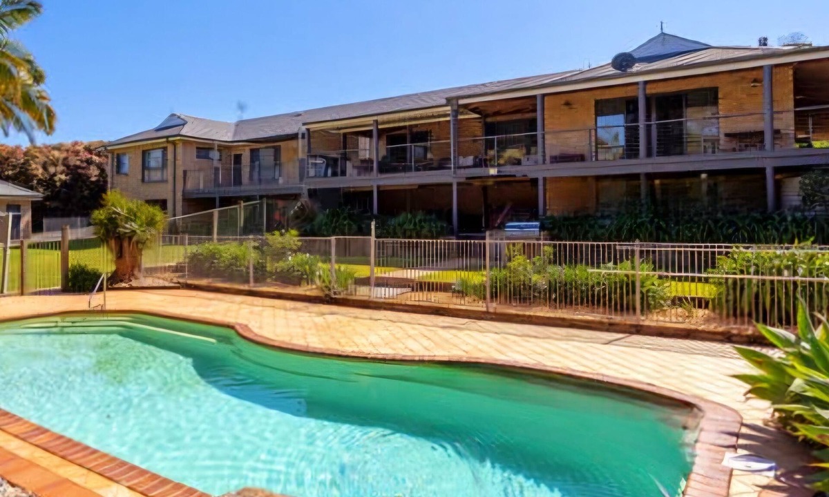 Forster House | Cape Oasis Forster Pool, Spa, Pet friendly! Book now and SAVE UP TO 25%