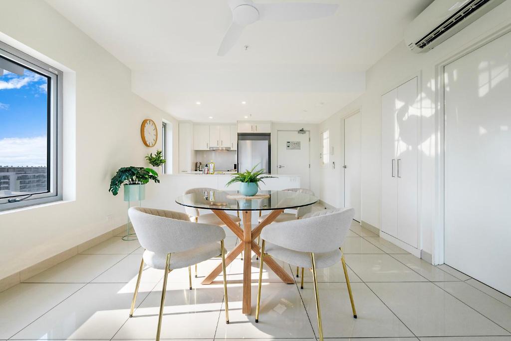 Darwin City Centre Apartment | Capital Panorama - Central City Escape with Pool & Gym