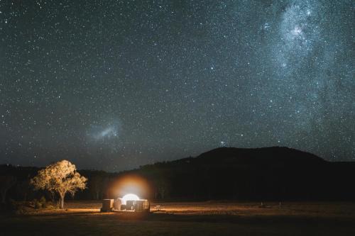 Tenterfield Other | Captain Moonlite Bubbletent at Mirumiru
