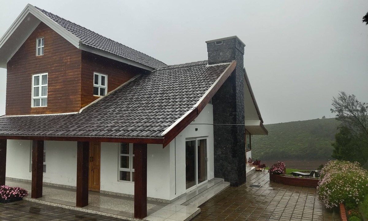 Ithalar Villa | Casa de Amor – Lakeside Escape with Hills, Privacy & Serenity