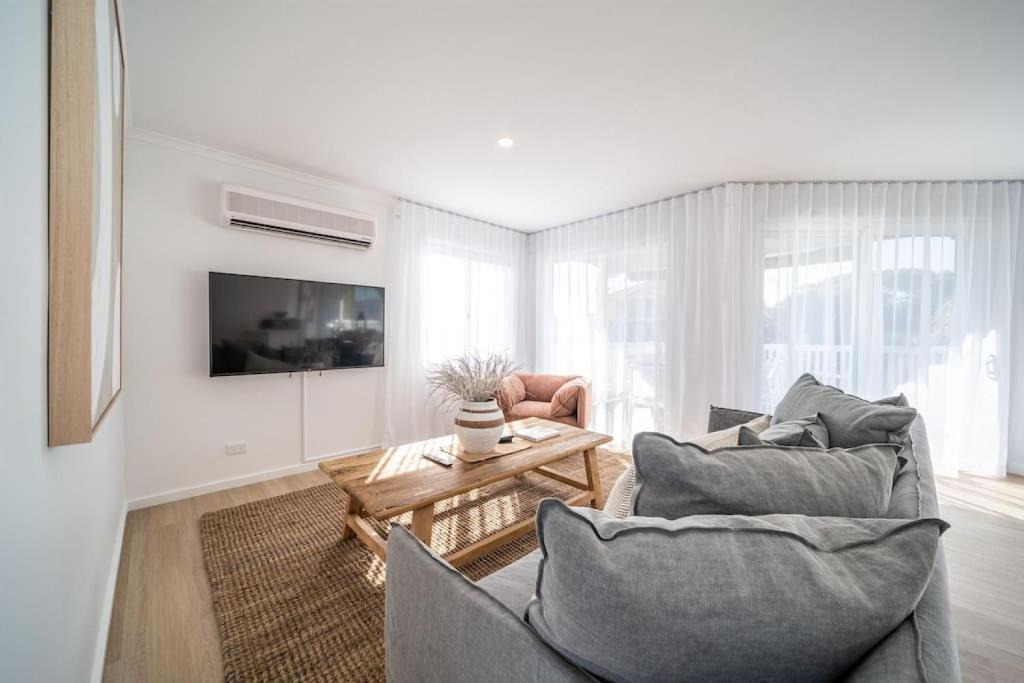 Silver Sands House | Casa Del Sol - Spacious Beach House with Backyard