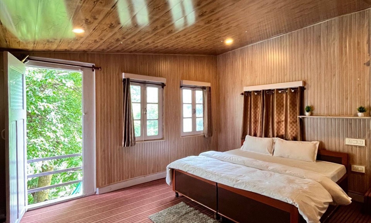 Manali Hotel | Castleton Casa