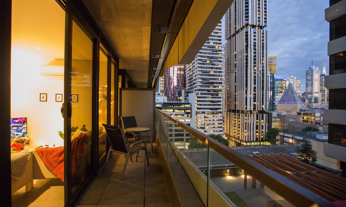 North Melbourne Apartment | CBD 2BR - FREE CarPark & Wifi &Tram NEAR Queen Vic Market