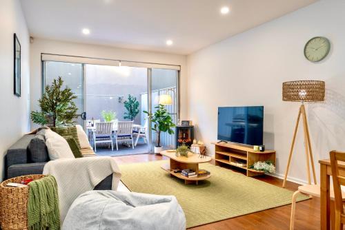 Adelaide Central Business District House | CBD villa, King Suite, Garage, BBQ, Pets, Walk Everywhere