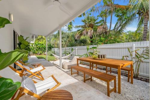 Palm Cove Villa | Cedar Villa - A Designer Pool House by the Beach