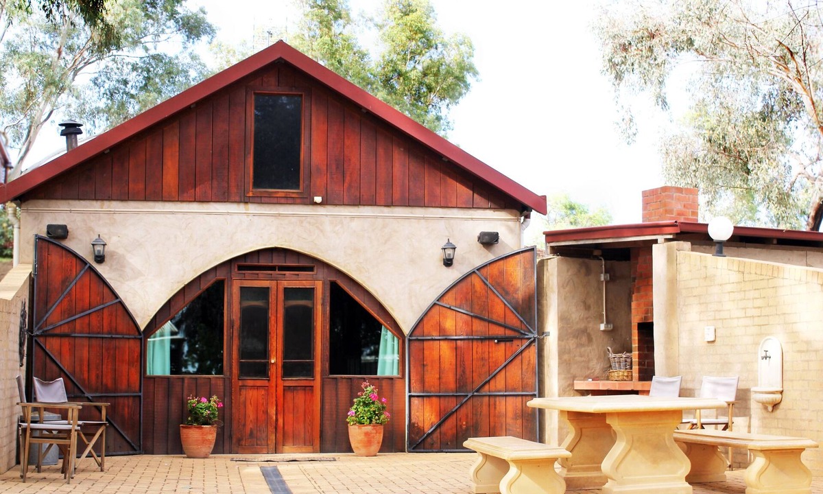 Dubbo East Hotel | Cellar Guesthouse - Outback Cellar Dubbo