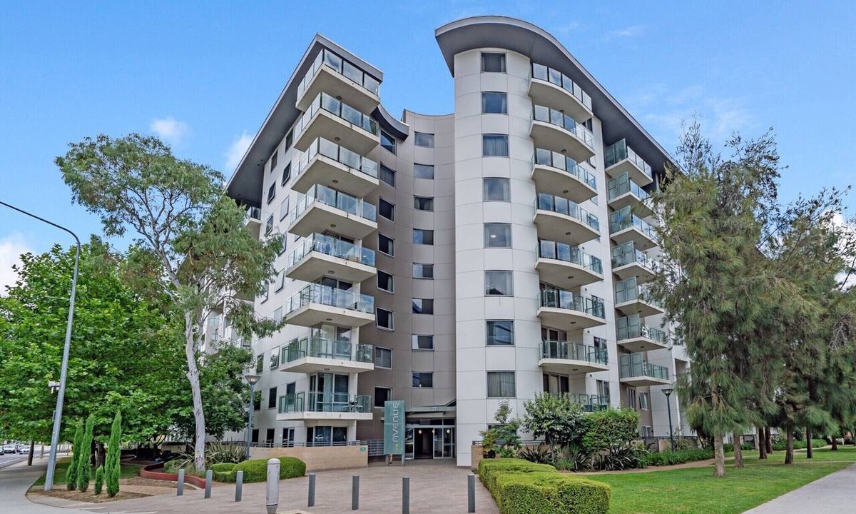 Canberra City Centre Apartment | Central Braddon Retreat with Balcony & Pool Access