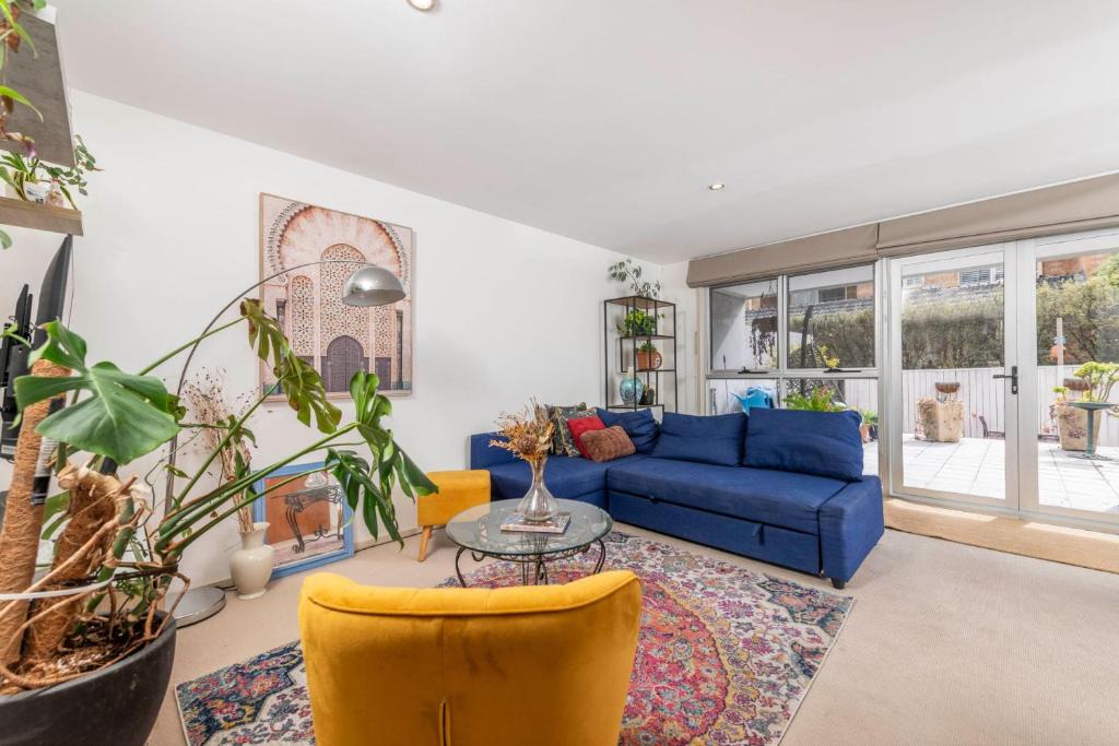 Braddon Apartment | Central Braddon Retreat near Cafes and Culture
