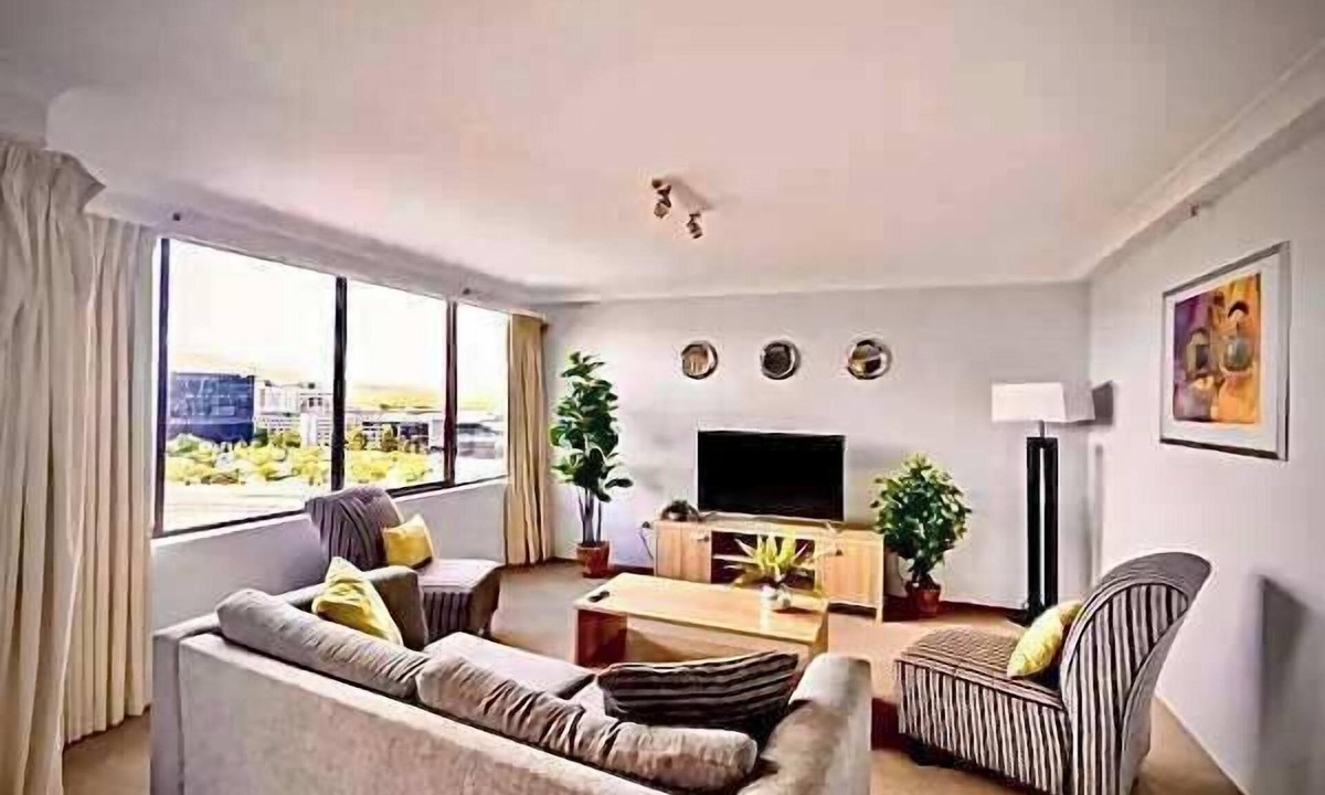 City West Apartment | Central Canberra 3BR , Views Pool Gym & Parking