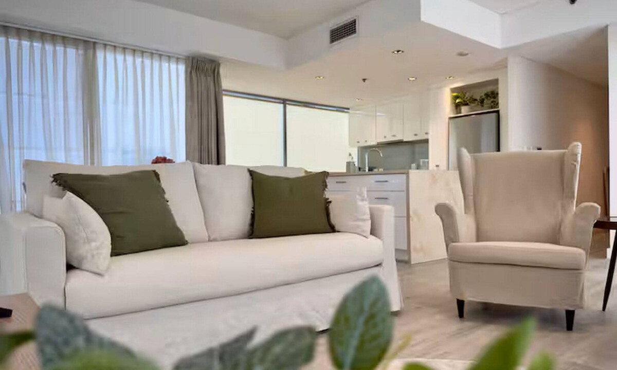 West Perth Apartment | Central, Fully Furnished Apartment, w/car park & sundeck, 3+ Months Available