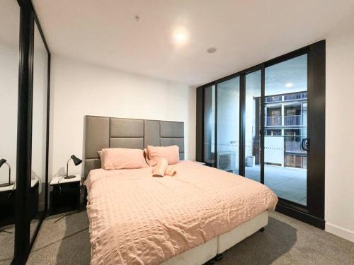 Phillip Apartment | Central located 1Bedroom Apartment in Woden By Serain Residences