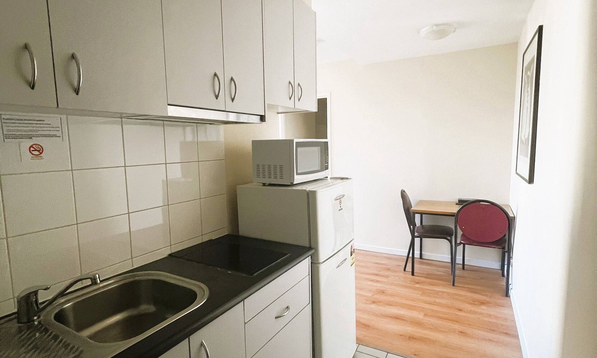 Carlton South Apartment | Central Melbourne CBD Apartment | Free Wifi