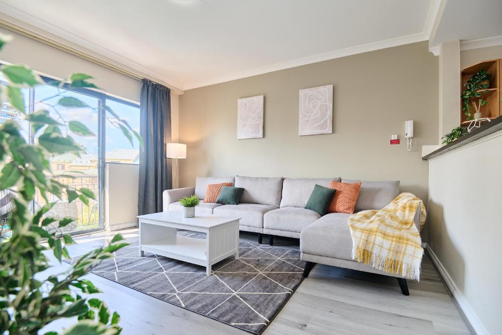 East Perth Apartment | Central Perth Apartment with Pool