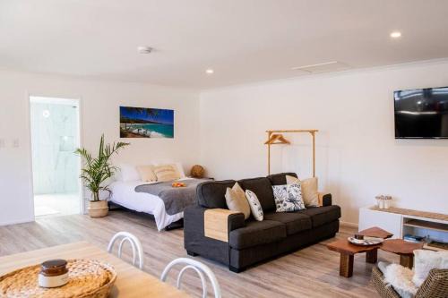 Point Lookout Apartment | Central Studio + Close to the beaches + Wifi & Netflix