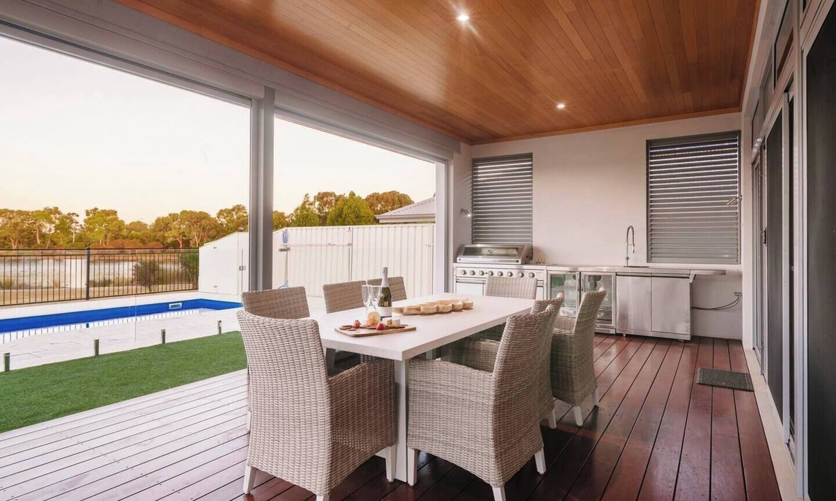 Dunsborough House | Ceol Na Mara Luxury Pool Escape with Golf Views