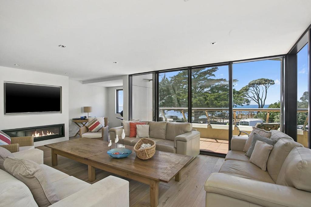 Point Lonsdale House | Cetacea