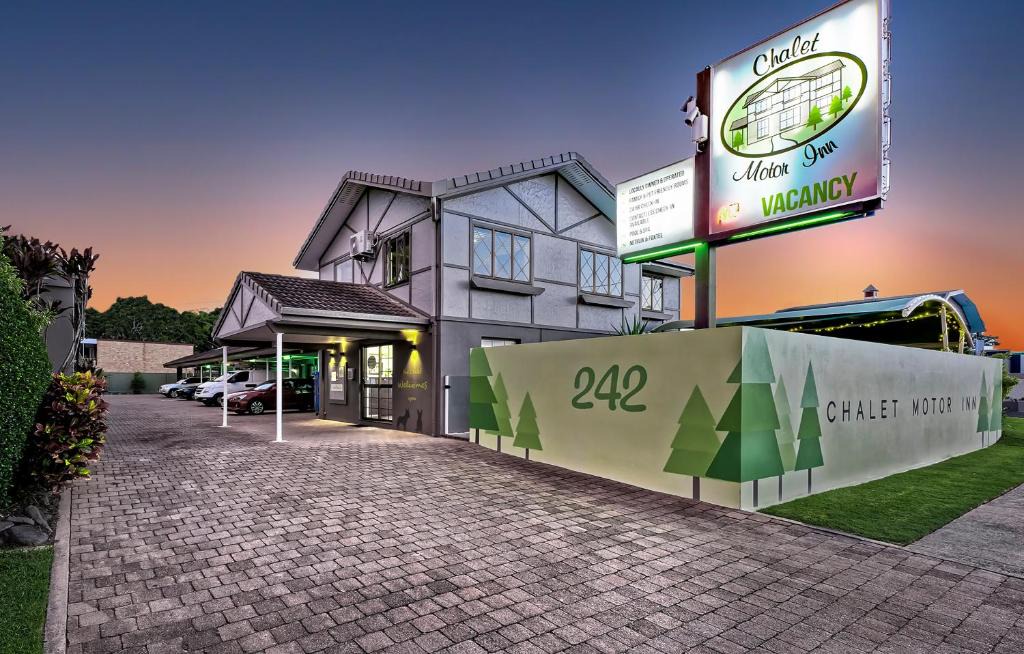 Bundaberg West Hotel | Chalet Motor Inn
