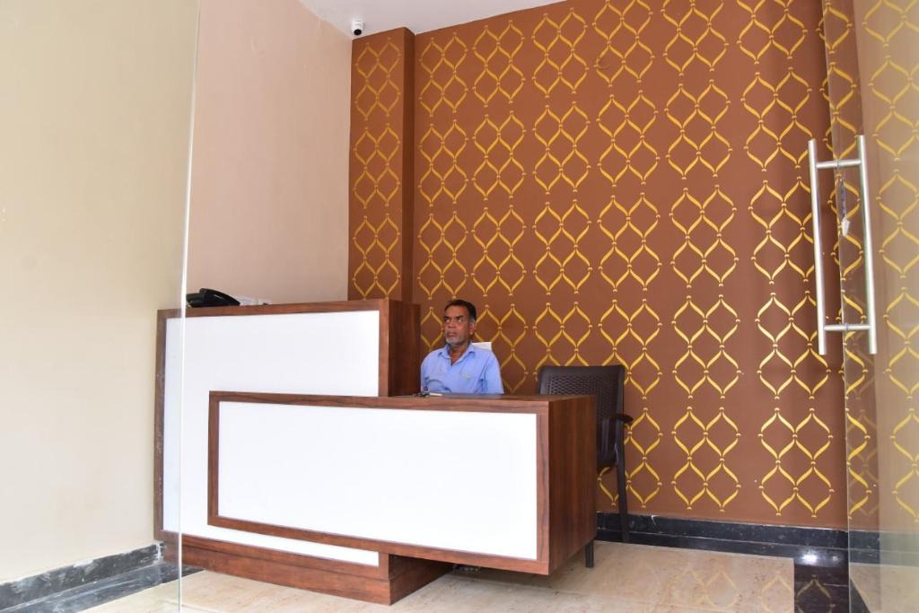Vellore Hotel | CHANDRA ROYAL RESIDENCY