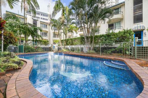 Burleigh Heads Apartment | Charming 1-Bed with pool & close to the beach