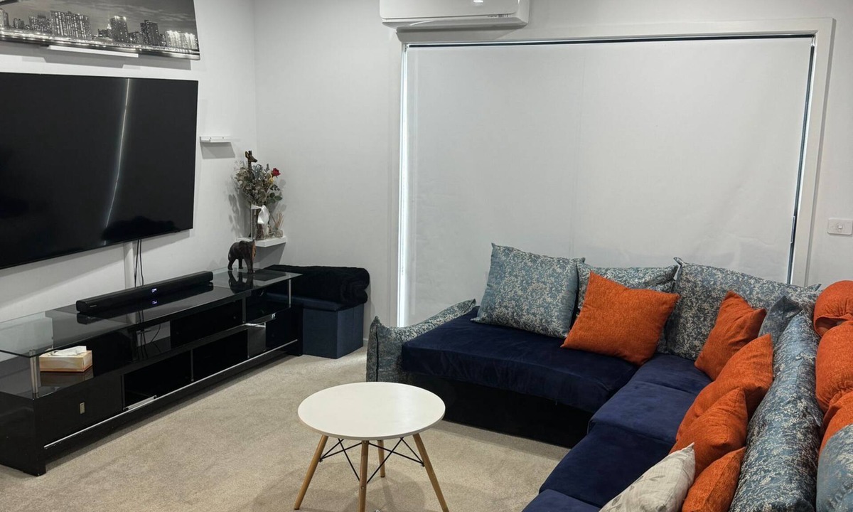 Coombs House | Charming 3-bedroom townhome with WiFi and AC in Coombs