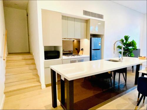 Roseville Apartment | Charming and cozy 2 Bedrooms 2 bathrooms Condo with Study room, Parking, Wi-Fi