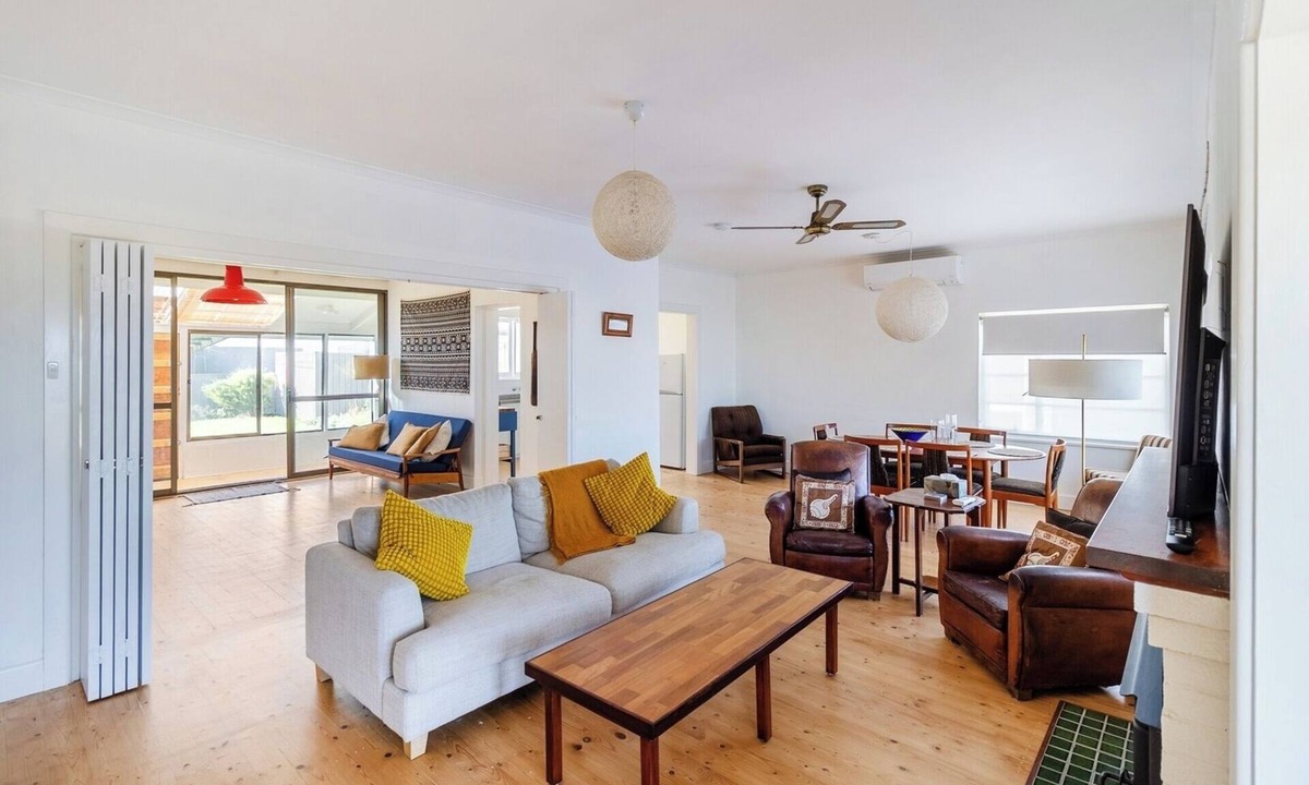 Port Macdonnell House | Charming Beachside Stay in Port MacDonnell