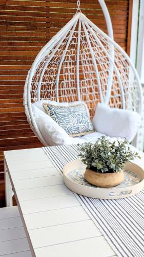 Vincentia House | Charming Coastal Cottage Retreat