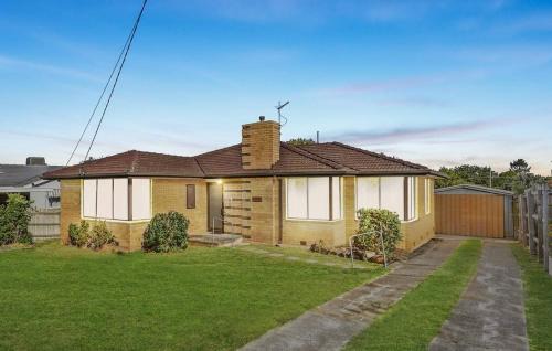 Notting Hill House | Charming cottage-style B&B in the heart of Monash