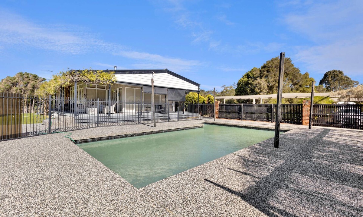 Eagle Point House | Chenu Lakeside Homestead: Your Perfect Holiday Retreat