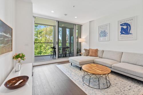 South Yarra Apartment | Chic 2-Bed with Free Parking in South Yarra