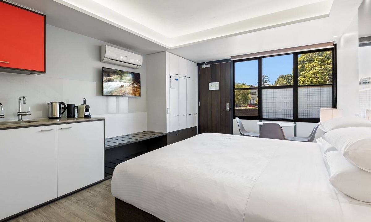St Kilda Apartment | Chic and Cosy Studio Steps from St Kilda Beach