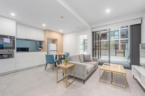 Lyneham Apartment | Chic Modern 1-Bedroom Apartment, Gym, Parking