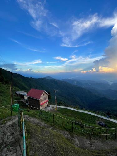 Kurseong Ski Chalet | Chimney Farmstay