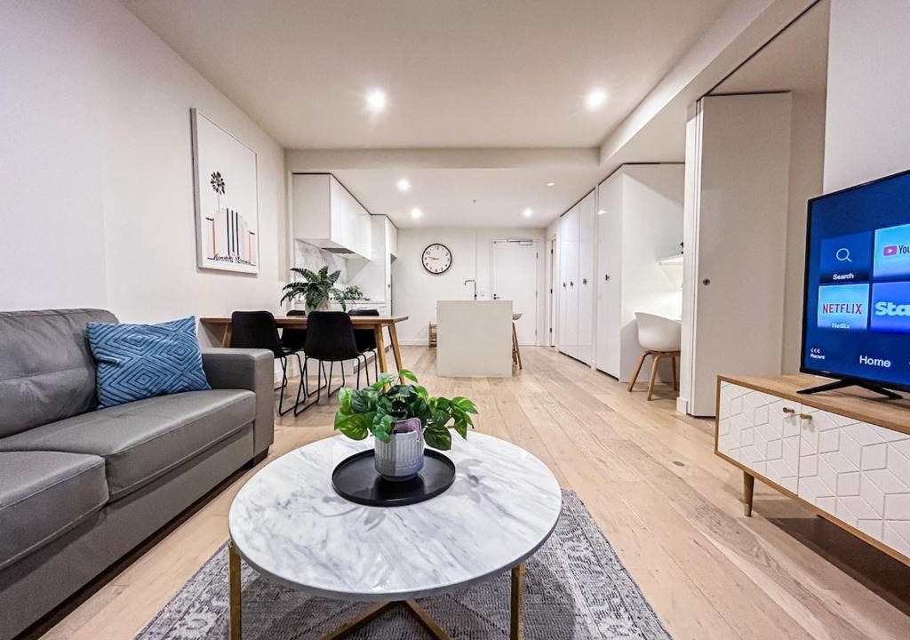 North Melbourne Apartment | Close to Mel Uni 2BR2BA parking Balconywifi