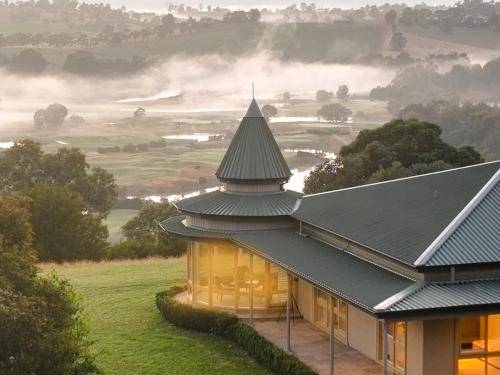 Christmas Hills House | Cloudcrest Estate | Pool, Tennis, Golf & Kangaroos