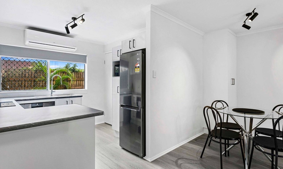 Torquay House | Coast Apartments 2 Bedroom Getaway