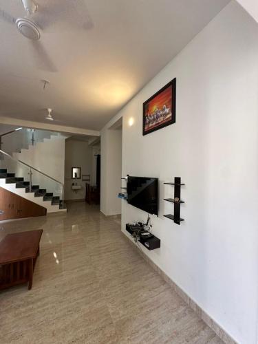 Vadanemelli Hotel | Coastal Blue Inn