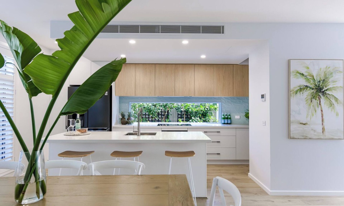 Dromana House | Coastal Delight - 4pm check out Sundays