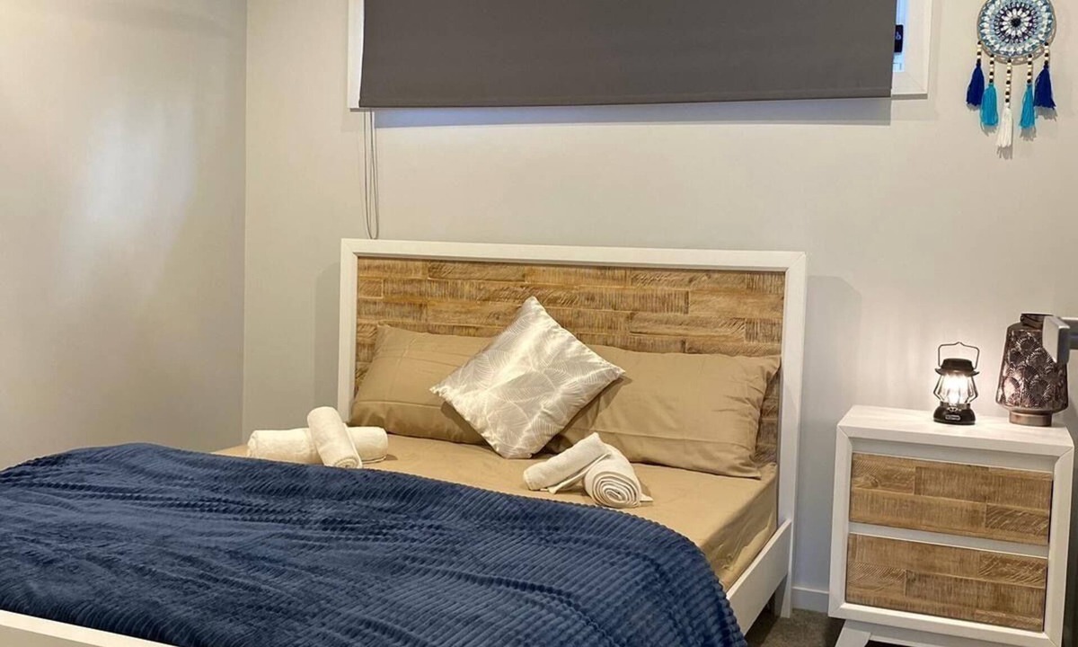 Toukley House | Coastal Hideaway by Lake