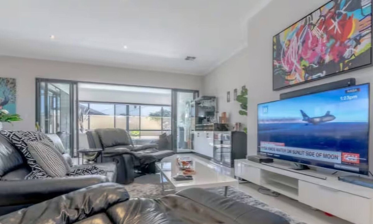 Two Rocks House | Coastal two storey beach house. Located in Two Rocks 45 mins North of Perth